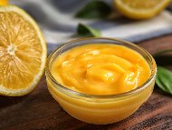 Рецепта Лимонов крем с прясно мляко, жълтъци и нишесте